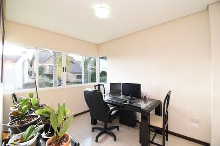 Casa de condomínio para alugar com 346m², 4 quartos e 4 vagasEscritório