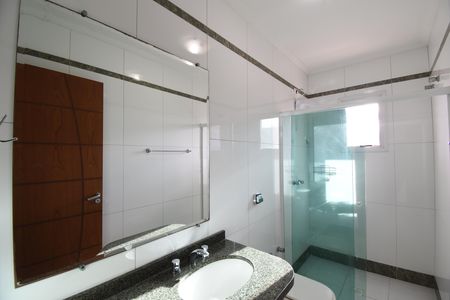 Casa de condomínio para alugar com 346m², 4 quartos e 4 vagasBanheiro da Suíte 4