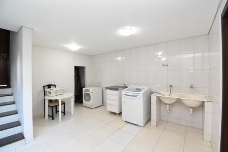 Casa de condomínio para alugar com 346m², 4 quartos e 4 vagasÁrea de Serviço