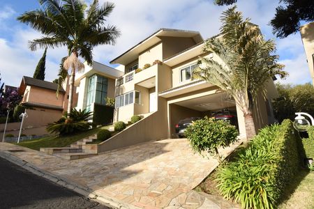 Casa de condomínio para alugar com 346m², 4 quartos e 4 vagasFachada