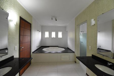 Casa de condomínio para alugar com 346m², 4 quartos e 4 vagasBanheiro da Suíte 3