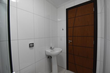 Casa de condomínio para alugar com 346m², 4 quartos e 4 vagasBanheiro de serviço
