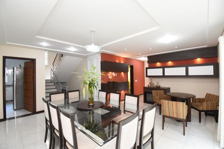 Casa de condomínio para alugar com 346m², 4 quartos e 4 vagasSala de Jantar
