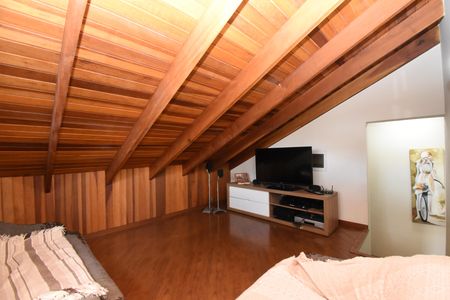 Casa de condomínio para alugar com 346m², 4 quartos e 4 vagasSala de TV
