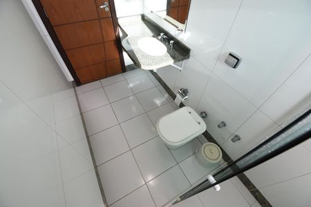 Casa de condomínio para alugar com 346m², 4 quartos e 4 vagasBanheiro da Suíte 4