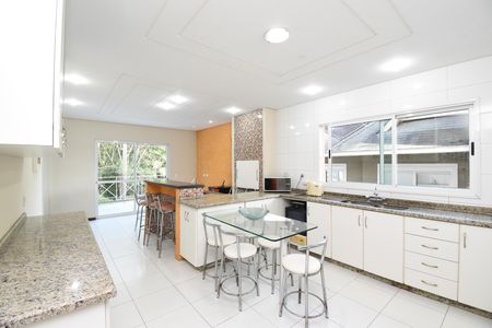 Casa de condomínio para alugar com 346m², 4 quartos e 4 vagasCozinha