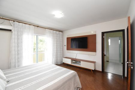 Casa de condomínio para alugar com 346m², 4 quartos e 4 vagasSuíte 3