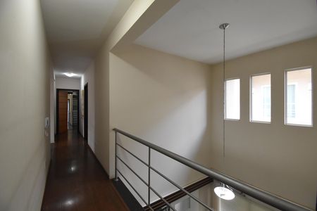 Casa de condomínio para alugar com 346m², 4 quartos e 4 vagasCorredor