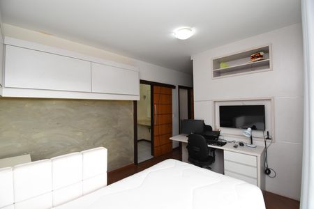 Casa de condomínio para alugar com 346m², 4 quartos e 4 vagasDemi-Suíte 1
