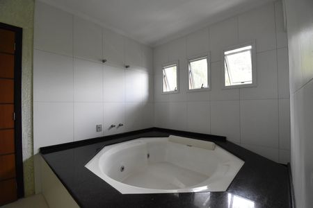 Casa de condomínio para alugar com 346m², 4 quartos e 4 vagasBanheiro da Suíte 3
