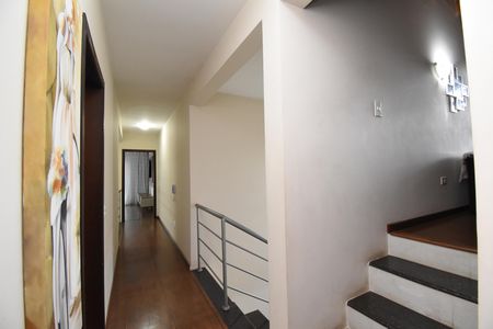 Casa de condomínio para alugar com 346m², 4 quartos e 4 vagasCorredor