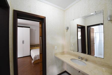 Casa de condomínio para alugar com 346m², 4 quartos e 4 vagasBanheiro Demi-Suíte