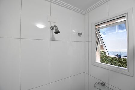 Casa de condomínio para alugar com 346m², 4 quartos e 4 vagasBanheiro de serviço