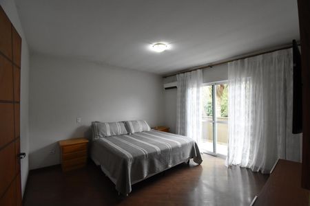 Casa de condomínio para alugar com 346m², 4 quartos e 4 vagasSuíte 3