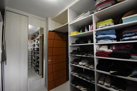 Casa de condomínio para alugar com 346m², 4 quartos e 4 vagasCloset da Suíte 3