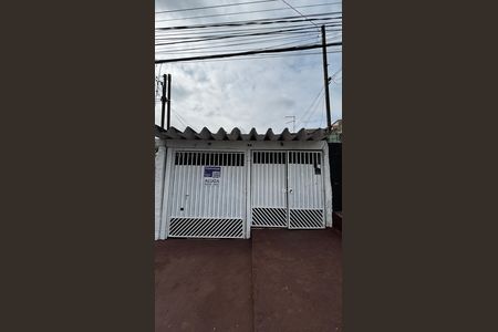 Casa para alugar com 120m², 2 quartos e 2 vagas Casa para alugar com 120m², 2 quartos e 2 vagasFachada