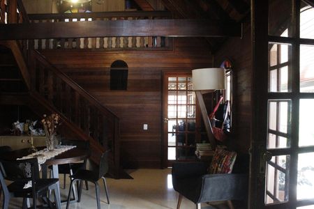 Sala de casa de condomínio para alugar com 3 quartos, 400m² em Jacarepaguá, Rio de Janeiro