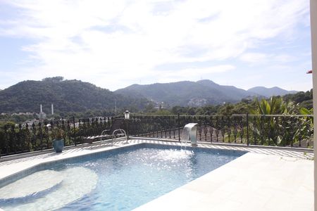 Casa de condomínio para alugar com 400m², 3 quartos e 2 vagasPiscina