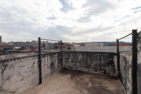 Casa à venda com 240m², 5 quartos e 1 vaga Casa à venda com 240m², 5 quartos e 1 vagaTerraço
