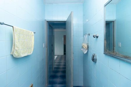 Casa à venda com 240m², 5 quartos e 1 vaga Casa à venda com 240m², 5 quartos e 1 vagaBanheiro social