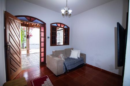 Casa para alugar com 120m², 3 quartos e 4 vagas Casa para alugar com 120m², 3 quartos e 4 vagasSala
