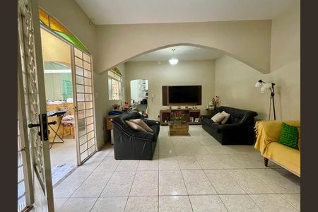 Casa para alugar com 200m², 3 quartos e 2 vagas