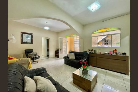 Casa para alugar com 3 quartos, 200m² em Renascença, Belo Horizonte