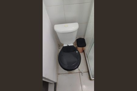 Banheiro de apartamento para alugar com 1 quarto, 37m² em Luiz Caçador, São Gonçalo