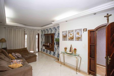 Casa à venda com 130m², 4 quartos e 2 vagasSala de TV