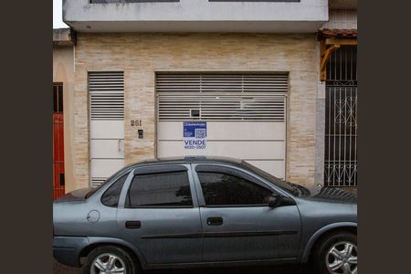 Casa à venda com 130m², 4 quartos e 2 vagasFachada