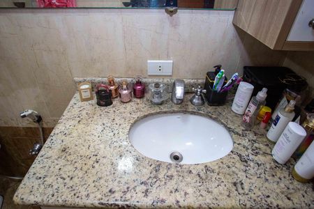 Casa à venda com 130m², 4 quartos e 2 vagasBanheiro da Suíte