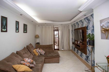 Casa à venda com 130m², 4 quartos e 2 vagasSala de TV