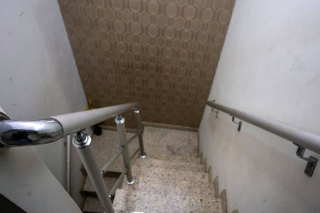 Casa à venda com 130m², 4 quartos e 2 vagasEscada