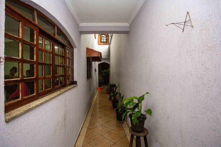 Casa à venda com 130m², 4 quartos e 2 vagasCorredor