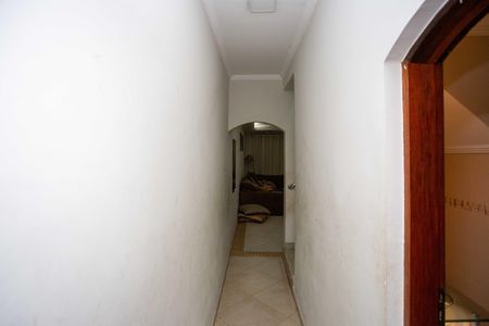 Casa à venda com 130m², 4 quartos e 2 vagasCorredor