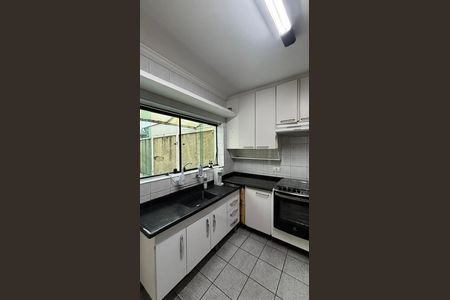Casa à venda com 158m², 2 quartos e 2 vagas Casa à venda com 158m², 2 quartos e 2 vagasCozinha