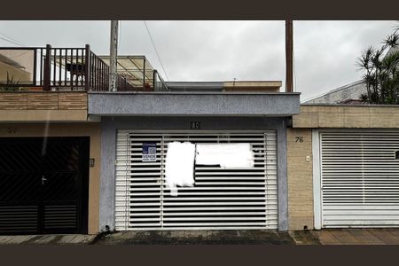 Casa à venda com 158m², 2 quartos e 2 vagas Casa à venda com 158m², 2 quartos e 2 vagasFachada