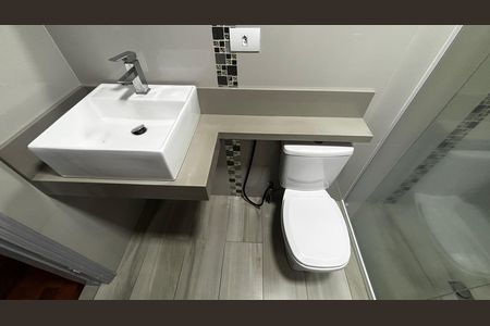 Casa à venda com 158m², 2 quartos e 2 vagas Casa à venda com 158m², 2 quartos e 2 vagasBanheiro