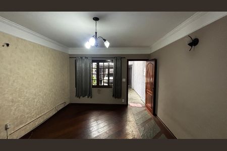 Casa à venda com 158m², 2 quartos e 2 vagas Casa à venda com 158m², 2 quartos e 2 vagasSala