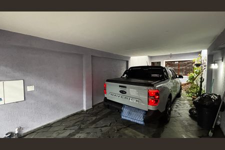 Garagem de casa à venda com 2 quartos, 158m² em Vila Vilma, Santo André
