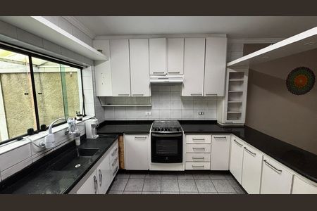 Casa à venda com 158m², 2 quartos e 2 vagas Casa à venda com 158m², 2 quartos e 2 vagasCozinha