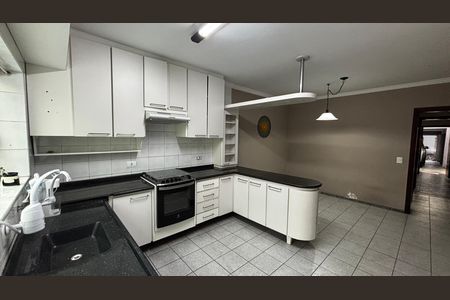 Casa à venda com 158m², 2 quartos e 2 vagas Casa à venda com 158m², 2 quartos e 2 vagasCozinha