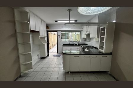 Casa à venda com 158m², 2 quartos e 2 vagas Casa à venda com 158m², 2 quartos e 2 vagasCozinha
