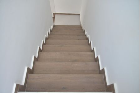 Apartamento para alugar com 110m², 2 quartos e 1 vagaEscada