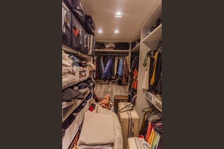 Apartamento à venda com 384m², 5 quartos e 4 vagas Apartamento à venda com 384m², 5 quartos e 4 vagasCloset da Suíte 1