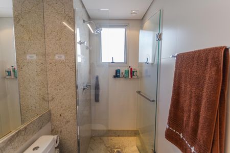Apartamento à venda com 384m², 5 quartos e 4 vagas Apartamento à venda com 384m², 5 quartos e 4 vagasBanheiro da Suíte 2