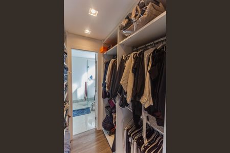 Apartamento à venda com 384m², 5 quartos e 4 vagas Apartamento à venda com 384m², 5 quartos e 4 vagasCloset da Suíte 4