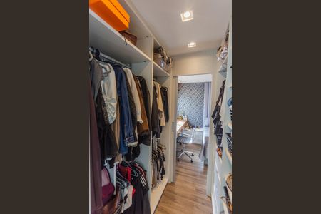 Apartamento à venda com 384m², 5 quartos e 4 vagas Apartamento à venda com 384m², 5 quartos e 4 vagasCloset da Suíte 4