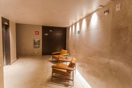 Apartamento à venda com 384m², 5 quartos e 4 vagas Apartamento à venda com 384m², 5 quartos e 4 vagasHall de entrada