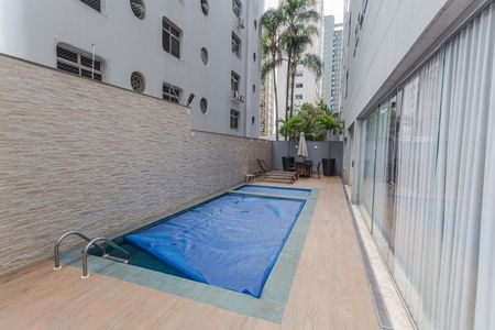 Apartamento à venda com 384m², 5 quartos e 4 vagas Apartamento à venda com 384m², 5 quartos e 4 vagasÁrea comum - Piscina